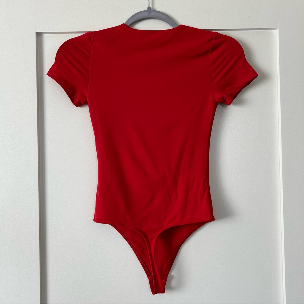 Aritzia Babaton Contour Crew Shortsleeve Bodysuit Red Size Extra Small - Picture 6 of 8